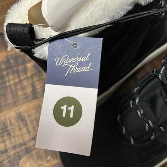 Universal thread size 11 women winter boots new with tag black faux fur - Picture 4 of 6